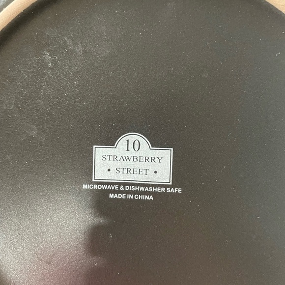 Strawberry Street dinnerware - Picture 3 of 3